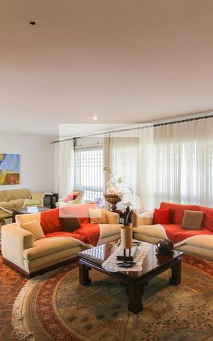 Casa para alugar com 724m², 6 quartos e 10 vagasSala