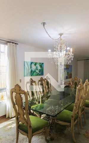 Casa para alugar com 724m², 6 quartos e 10 vagasSala
