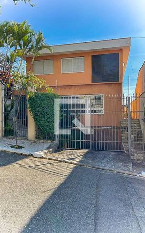 Casa para alugar com 724m², 6 quartos e 10 vagasFachada