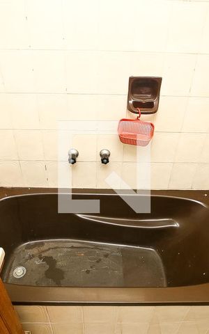 Apartamento à venda com 241m², 3 quartos e 3 vagas Apartamento à venda com 241m², 3 quartos e 3 vagasBanheiro da Suíte