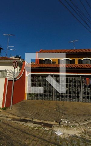 Casa à venda com 172m², 3 quartos e 3 vagas Casa à venda com 172m², 3 quartos e 3 vagasfachada