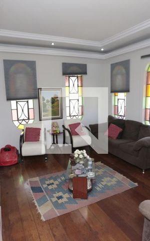 Casa à venda com 302m², 4 quartos e sem vagaSala de TV