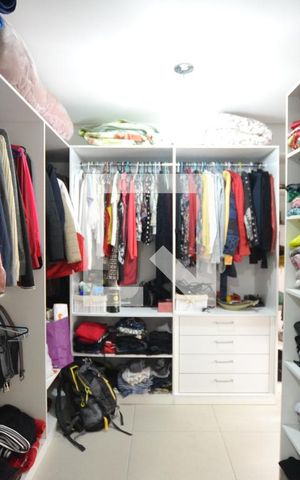 Casa à venda com 234m², 3 quartos e 2 vagasCloset