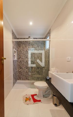 Casa à venda com 219m², 3 quartos e 4 vagas Casa à venda com 219m², 3 quartos e 4 vagasBanheiro da Suíte 1