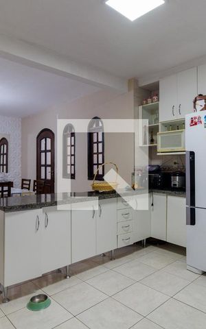 Casa à venda com 219m², 3 quartos e 4 vagas Casa à venda com 219m², 3 quartos e 4 vagasCozinha