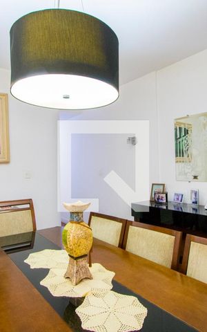 Apartamento à venda com 200m², 3 quartos e 2 vagas Apartamento à venda com 200m², 3 quartos e 2 vagasSala