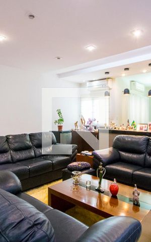 Apartamento à venda com 200m², 3 quartos e 2 vagas Apartamento à venda com 200m², 3 quartos e 2 vagasSala