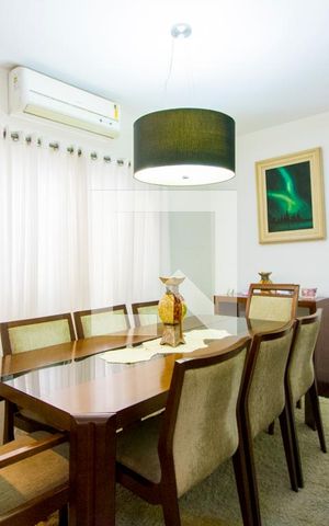 Apartamento à venda com 200m², 3 quartos e 2 vagas Apartamento à venda com 200m², 3 quartos e 2 vagasSala