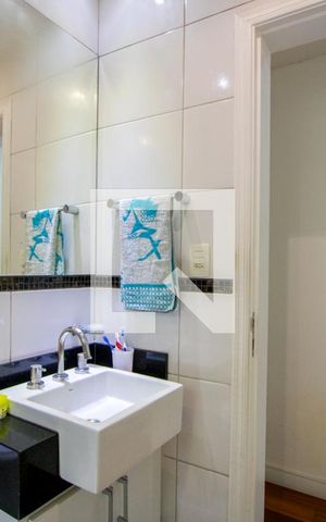 Apartamento à venda com 200m², 3 quartos e 2 vagas Apartamento à venda com 200m², 3 quartos e 2 vagasBanheiro social