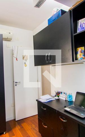 Apartamento à venda com 200m², 3 quartos e 2 vagas Apartamento à venda com 200m², 3 quartos e 2 vagasQuarto 3