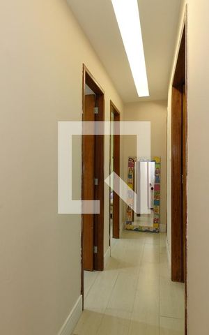 Apartamento à venda com 180m², 4 quartos e 1 vaga Apartamento à venda com 180m², 4 quartos e 1 vagaCorredor