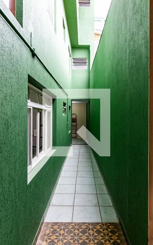 Casa para alugar com 450m², 5 quartos e 4 vagas Casa para alugar com 450m², 5 quartos e 4 vagasCorredor
