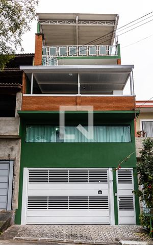 Casa para alugar com 450m², 5 quartos e 4 vagas Casa para alugar com 450m², 5 quartos e 4 vagasFachada