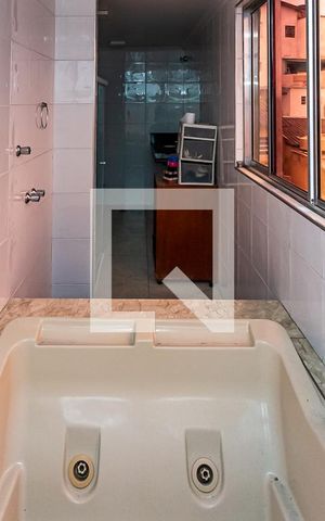 Casa para alugar com 450m², 5 quartos e 4 vagas Casa para alugar com 450m², 5 quartos e 4 vagasBanheiro da Suíte 1