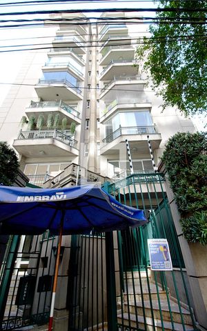 Apartamento para alugar com 127m², 3 quartos e 3 vagas Apartamento para alugar com 127m², 3 quartos e 3 vagasFachada e portaria
