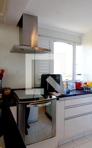 Apartamento para alugar com 127m², 3 quartos e 3 vagas Apartamento para alugar com 127m², 3 quartos e 3 vagasCozinha