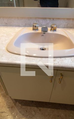 Apartamento à venda com 630m², 5 quartos e 5 vagas Apartamento à venda com 630m², 5 quartos e 5 vagasBanheiro da Suíte 1
