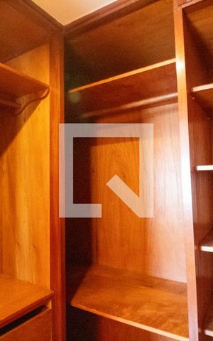 Apartamento à venda com 630m², 5 quartos e 5 vagas Apartamento à venda com 630m², 5 quartos e 5 vagasCloset da suíte 3 - Ele