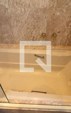 Apartamento à venda com 630m², 5 quartos e 5 vagas Apartamento à venda com 630m², 5 quartos e 5 vagasBanheiro da Suíte 2
