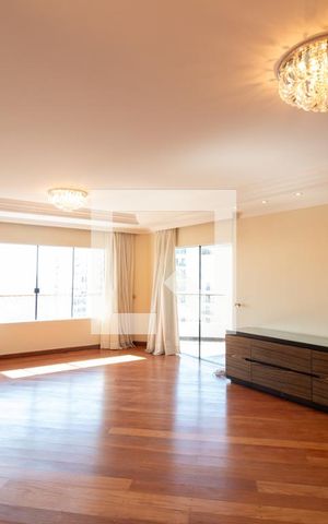 Apartamento à venda com 630m², 5 quartos e 5 vagas Apartamento à venda com 630m², 5 quartos e 5 vagasSala