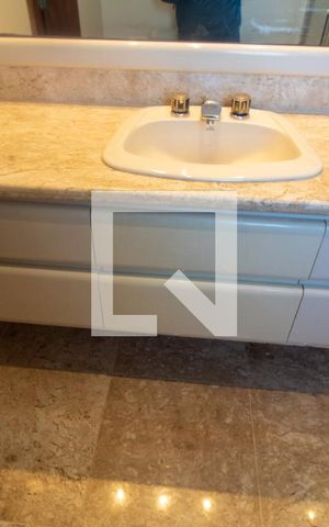 Apartamento à venda com 630m², 5 quartos e 5 vagas Apartamento à venda com 630m², 5 quartos e 5 vagasBanheiro da Suíte 2