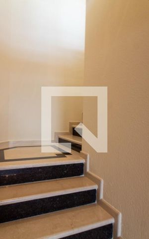 Apartamento à venda com 630m², 5 quartos e 5 vagas Apartamento à venda com 630m², 5 quartos e 5 vagasEscada