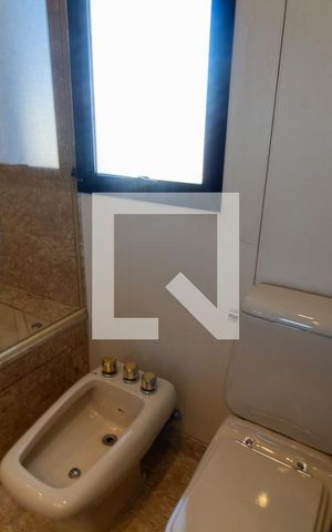 Apartamento à venda com 630m², 5 quartos e 5 vagas Apartamento à venda com 630m², 5 quartos e 5 vagasBanheiro da Suíte 2