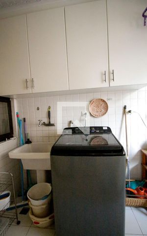 Apartamento à venda com 123m², 3 quartos e 2 vagas Apartamento à venda com 123m², 3 quartos e 2 vagasLavanderia