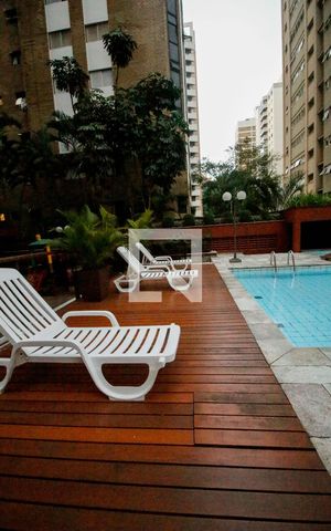 Apartamento à venda com 123m², 3 quartos e 2 vagas Apartamento à venda com 123m², 3 quartos e 2 vagasÁrea comum - Piscina