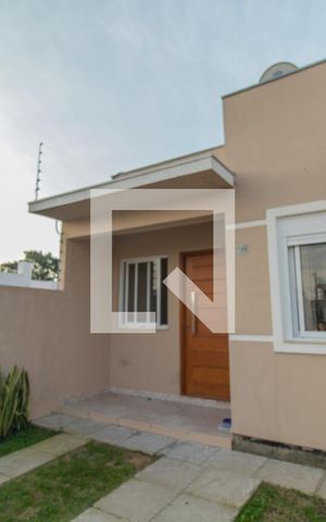 Casa à venda com 70m², 2 quartos e 2 vagas Casa à venda com 70m², 2 quartos e 2 vagasFachada