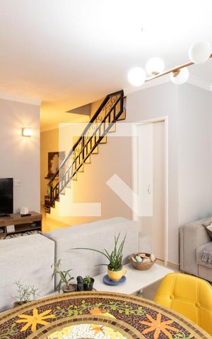 Casa à venda com 120m², 3 quartos e 2 vagas Casa à venda com 120m², 3 quartos e 2 vagasSala