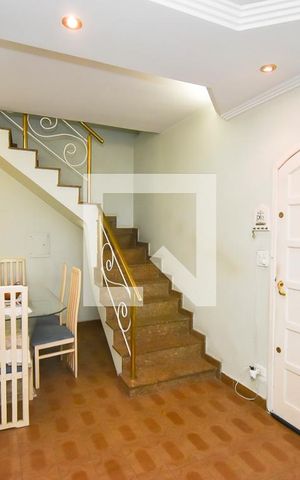 Casa à venda com 350m², 3 quartos e 2 vagas Casa à venda com 350m², 3 quartos e 2 vagasSala