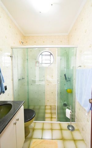 Casa à venda com 350m², 3 quartos e 2 vagas Casa à venda com 350m², 3 quartos e 2 vagasBanheiro Corredor