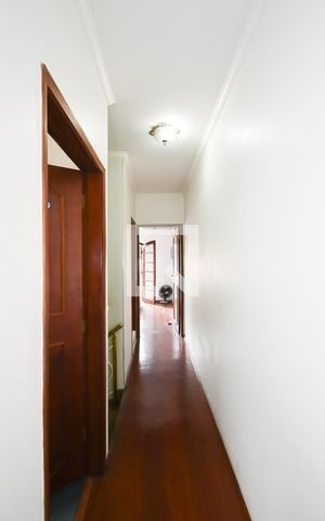 Casa à venda com 350m², 3 quartos e 2 vagas Casa à venda com 350m², 3 quartos e 2 vagasCorredor