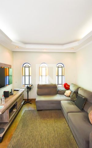 Casa à venda com 350m², 3 quartos e 2 vagas Casa à venda com 350m², 3 quartos e 2 vagasSala