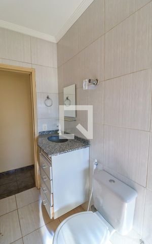 Casa à venda com 180m², 2 quartos e 1 vaga Casa à venda com 180m², 2 quartos e 1 vagaBanheiro