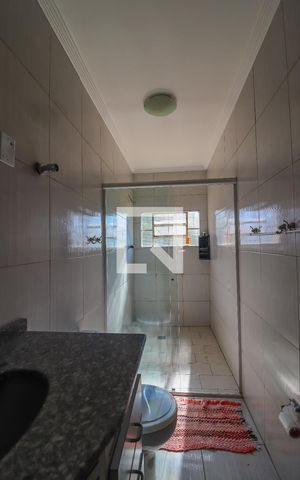 Casa à venda com 180m², 2 quartos e 1 vaga Casa à venda com 180m², 2 quartos e 1 vagaBanheiro
