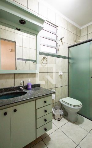 Casa à venda com 250m², 3 quartos e 2 vagas Casa à venda com 250m², 3 quartos e 2 vagasBanheiro 4