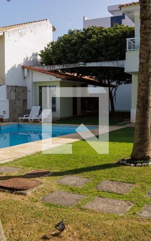 Casa à venda com 1200m², 6 quartos e 7 vagas Casa à venda com 1200m², 6 quartos e 7 vagasÁrea externa