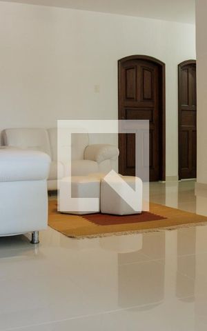 Casa à venda com 1200m², 6 quartos e 7 vagas Casa à venda com 1200m², 6 quartos e 7 vagasSala 2