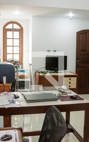 Casa à venda com 1200m², 6 quartos e 7 vagas Casa à venda com 1200m², 6 quartos e 7 vagasQuarto