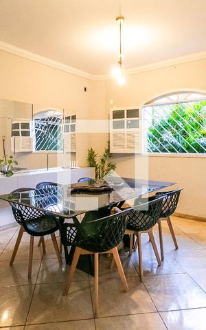Casa à venda com 220m², 3 quartos e 2 vagas Casa à venda com 220m², 3 quartos e 2 vagasSala de Jantar