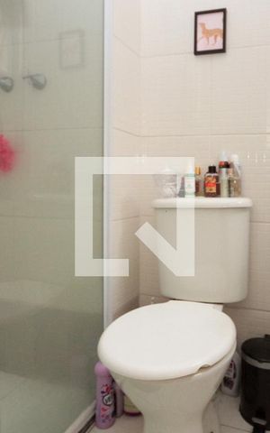 Apartamento à venda com 45m², 2 quartos e 1 vaga Apartamento à venda com 45m², 2 quartos e 1 vagaBanheiro