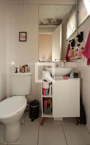 Apartamento à venda com 45m², 2 quartos e 1 vaga Apartamento à venda com 45m², 2 quartos e 1 vagaBanheiro
