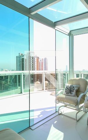 Apartamento à venda com 421m², 4 quartos e 6 vagas Apartamento à venda com 421m², 4 quartos e 6 vagasSacada da Sala