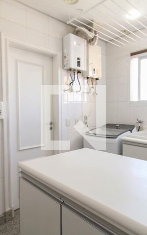 Apartamento à venda com 421m², 4 quartos e 6 vagas Apartamento à venda com 421m², 4 quartos e 6 vagasÁrea de Serviço