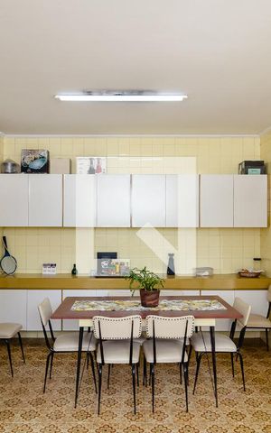 Casa à venda com 320m², 4 quartos e 3 vagas Casa à venda com 320m², 4 quartos e 3 vagasCozinha