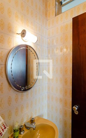 Casa à venda com 320m², 4 quartos e 3 vagas Casa à venda com 320m², 4 quartos e 3 vagasLavabo