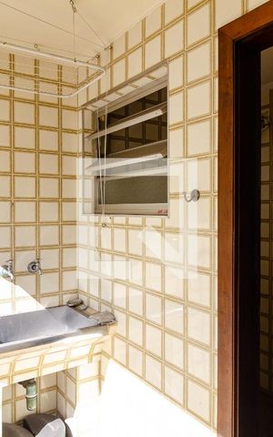 Casa à venda com 320m², 4 quartos e 3 vagas Casa à venda com 320m², 4 quartos e 3 vagasLavanderia 2