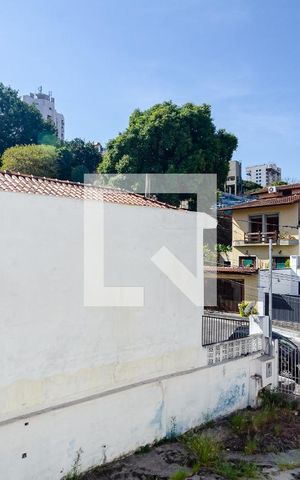 Casa à venda com 320m², 4 quartos e 3 vagas Casa à venda com 320m², 4 quartos e 3 vagasVista da Sacada